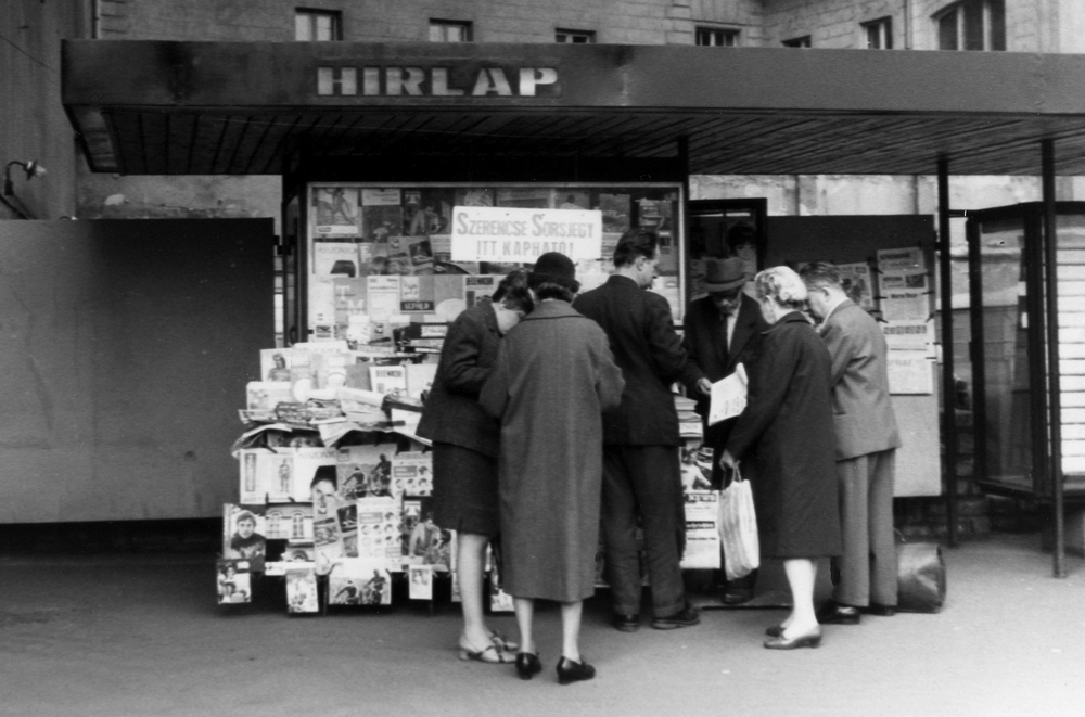 Hírlappavilon a Rákóczi úton 1968-ban. Forrás: Fortepan / Budapest Főváros Levéltára