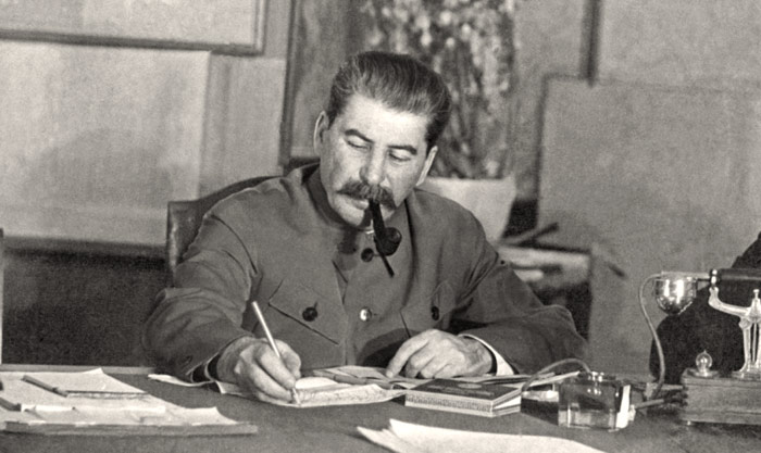 Korabeli beszámolók szerint a szovjet diktátor hajnali 3-4-ig dolgozott minden nap.