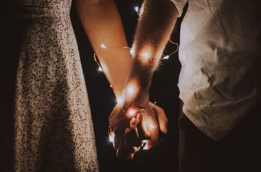 holdhands.png