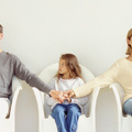 Szülővé tett gyerekek: válás és parentifikáció