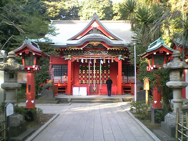 enoshima_shrine_nakatsumiya.jpg