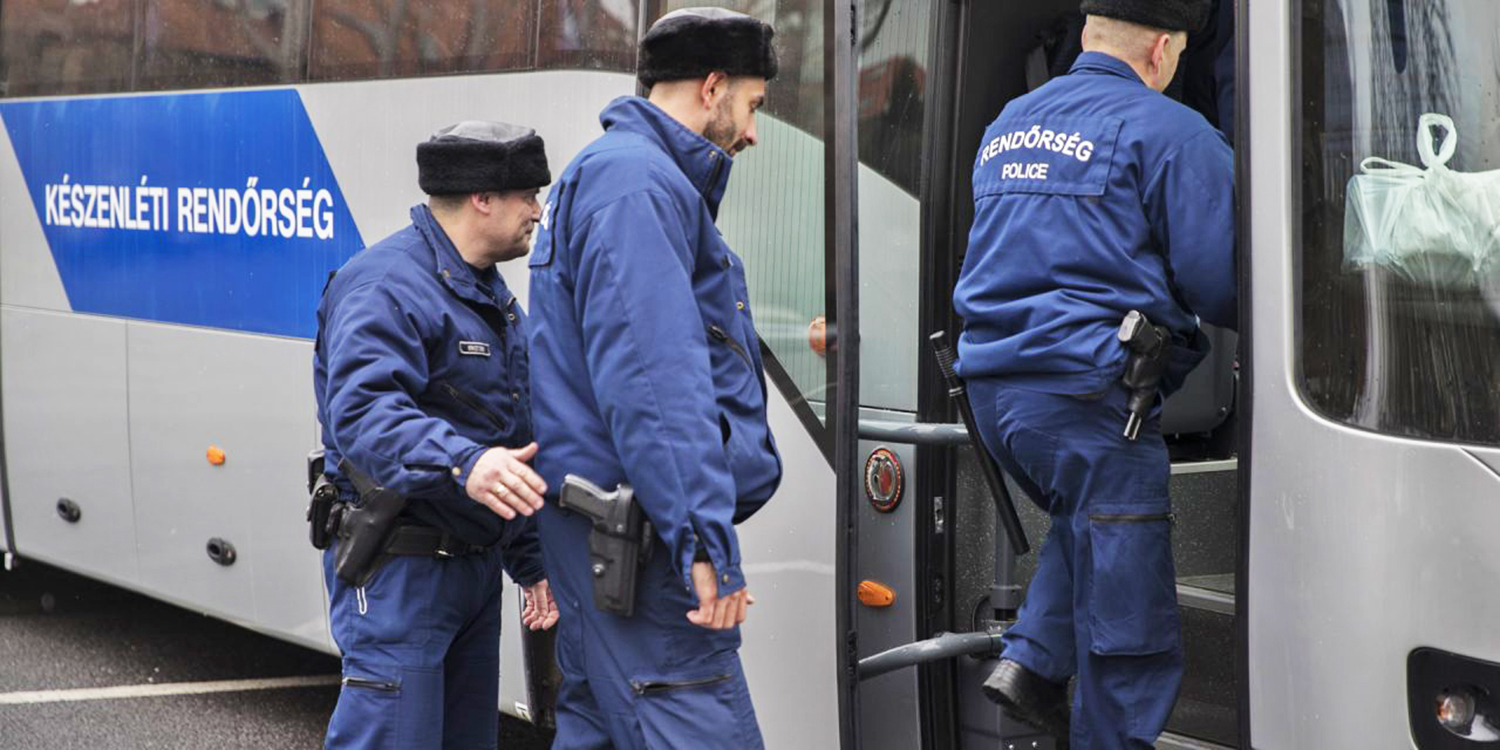 Magyar rendőr egyenruhák<br />Gyakorló + kucsma<br />forrás: szmsz.press