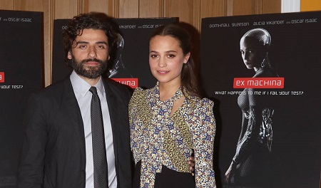 Oscar Isaac és Alicia Vikander az Ex Machina egyik bemutatóján