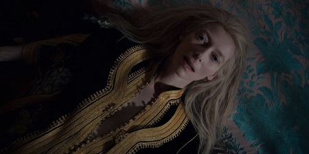 Eve (Tilda Swinton), a teremtő erő. 