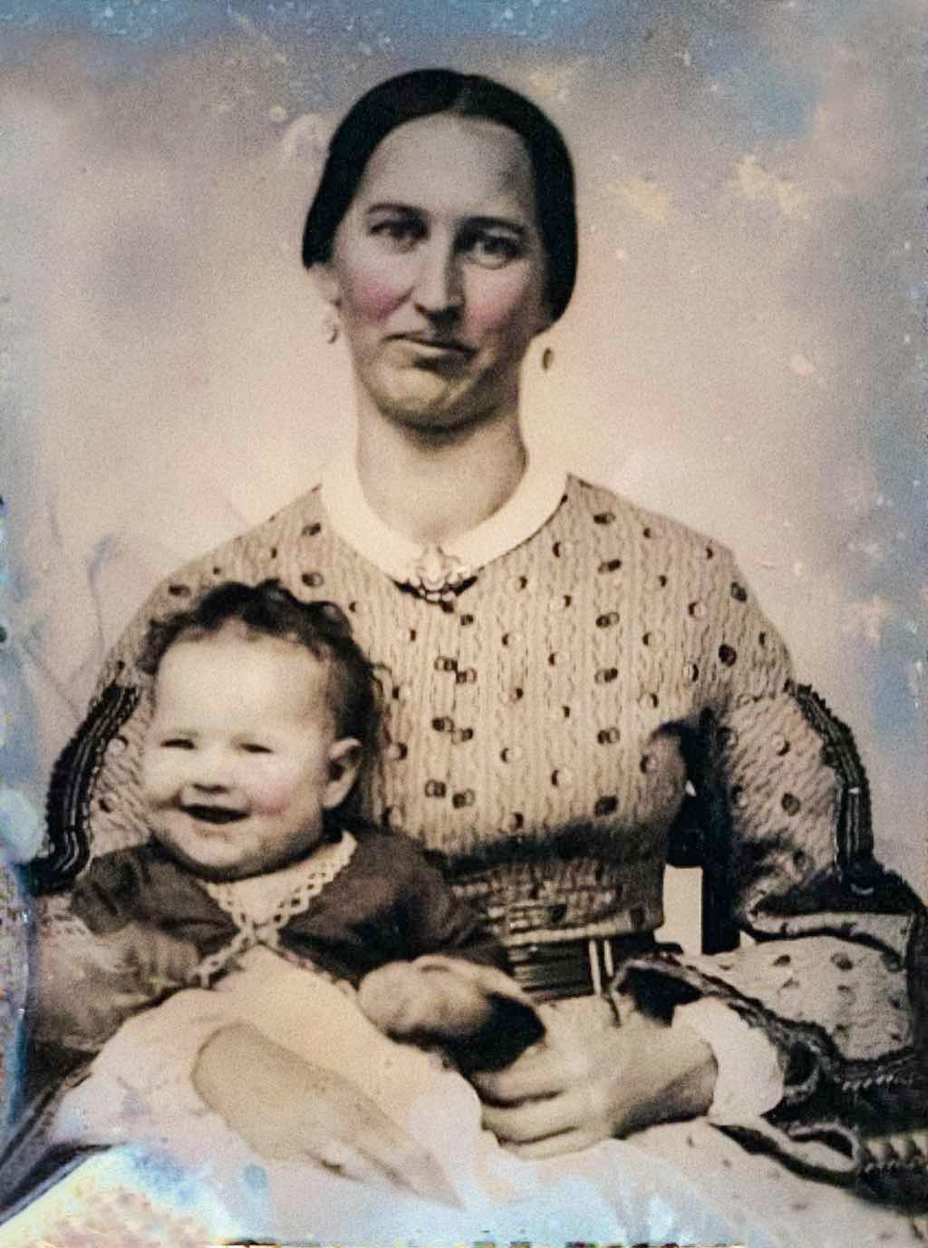 Önfeledt kisbaba és büszke anyukája, ez a fotó 1865 körül készült. (Ethridge Collection)