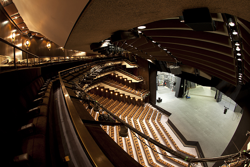A Barbican Theatre nézőtere. Ezen a nézőtéren fogok ülni. Nem is egyszer. :)