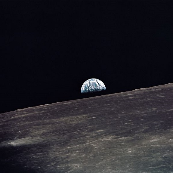 2014-03-30_575px-Apollo_10_earthrise.jpg