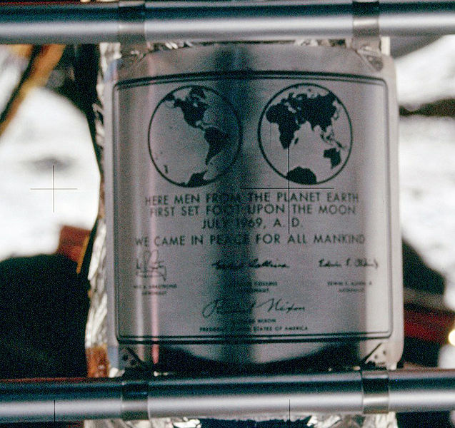 637px-Apollo_11_plaque_closeup_on_Moon.jpg