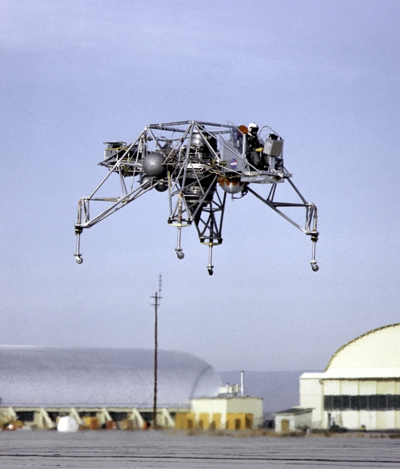 Lunar_Landing_Research_Vehicle_in_Flight_-_GPN-2000-000215.jpg