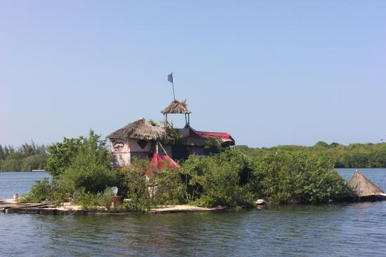 https://www.tripadvisor.ca/LocationPhotoDirectLink-g150810-d3589997-i136527918-JOYSXEE_Floating_Bottle_Island-Isla_Mujeres_Yucatan_Peninsula.html