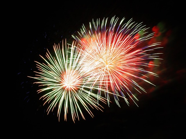 fireworks-227383_640.jpg