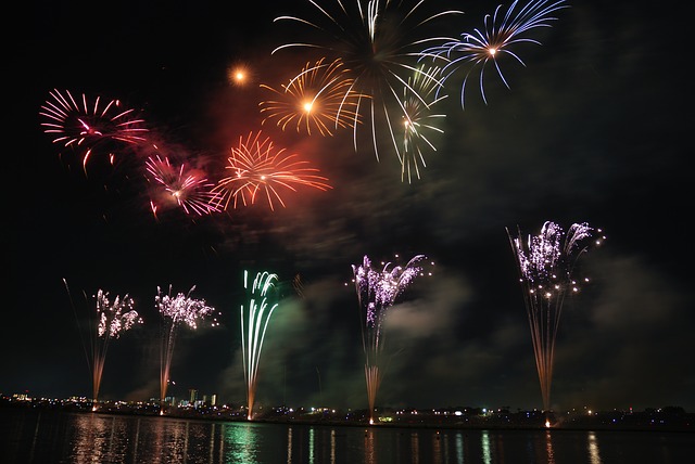 fireworks-74689_640.jpg