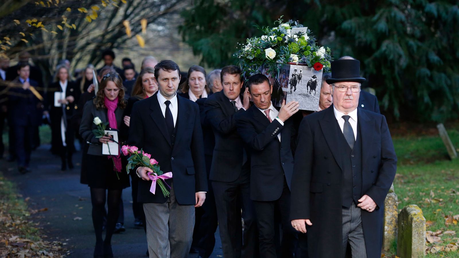 frankie-dettori-and-other-jockeys-carry-out-the-coffin-after-the-funeral-service-for-pat-eddery-sky-sports.jpg