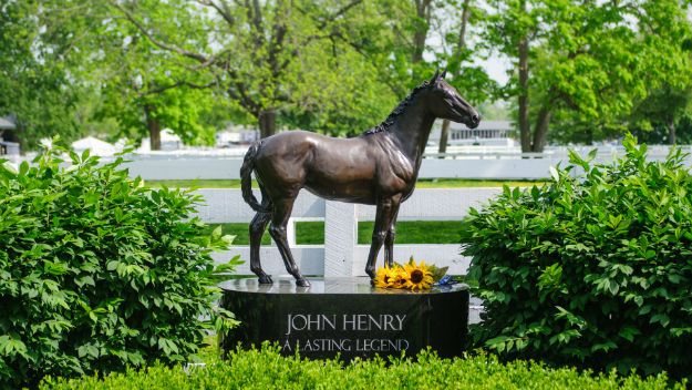 john-henry-scupture-6939-resize.jpg