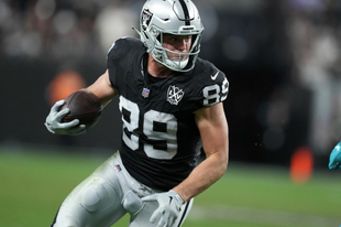 Brock Bowers most már csak a futballra koncentrálhat