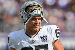 Hogyan befolyásolja Michael Mayer jövője a csapat tight end helyzetét?