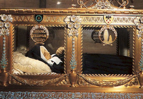 Incorrupt_Body_of_St._Bernadette.jpg
