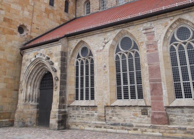 hildesheim_michaeliskirche_fenstern.jpg