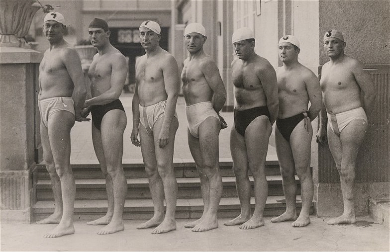 Olympic_gold_medalist_hungarian_water_polo_team_(1932,_Los_Angeles).jpg