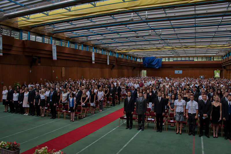 Diplomaosztó az atlétikai csarnokban, 2012 júliusában. Fotó: semmelweis.hu