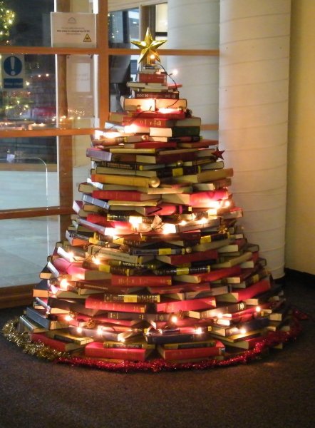 book-christmas-tree-smaller1.jpg
