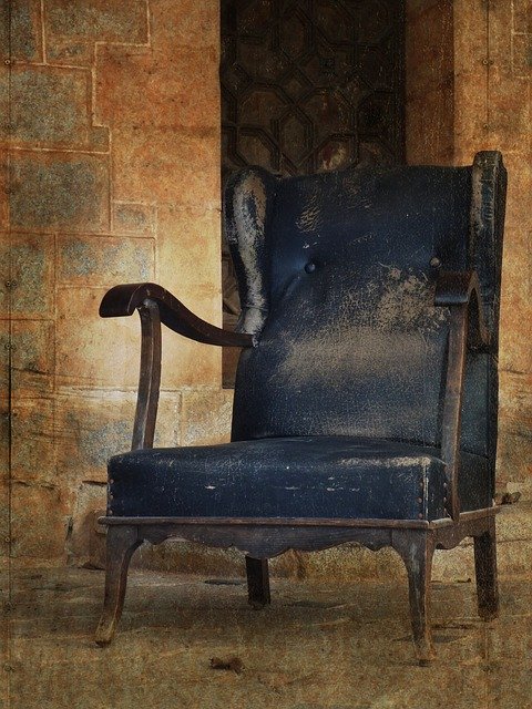armchair-1980308_640.jpg