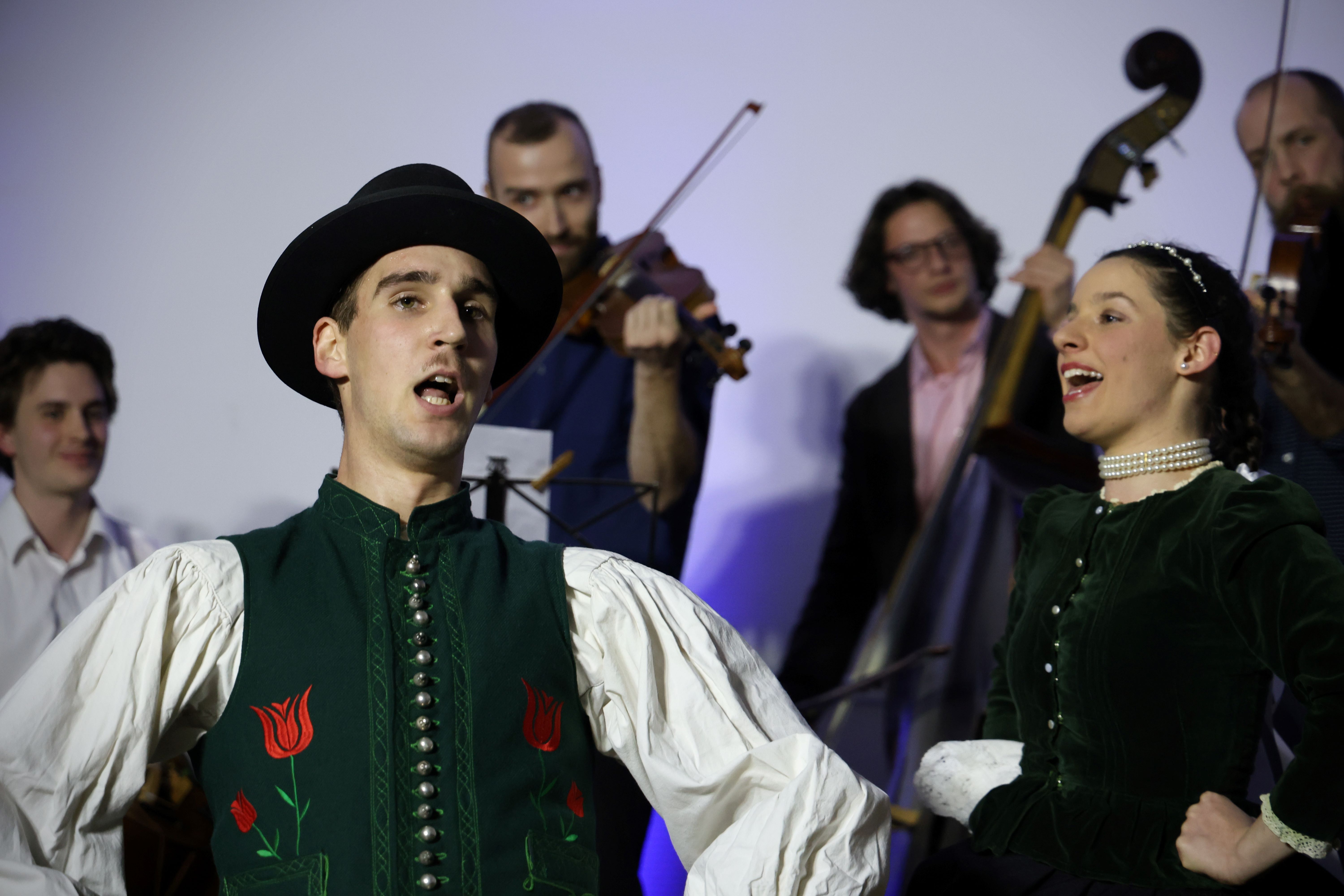 ,,Az identitásunk részévé vált a tánc" Beszélgetés a Frakció Társulattal