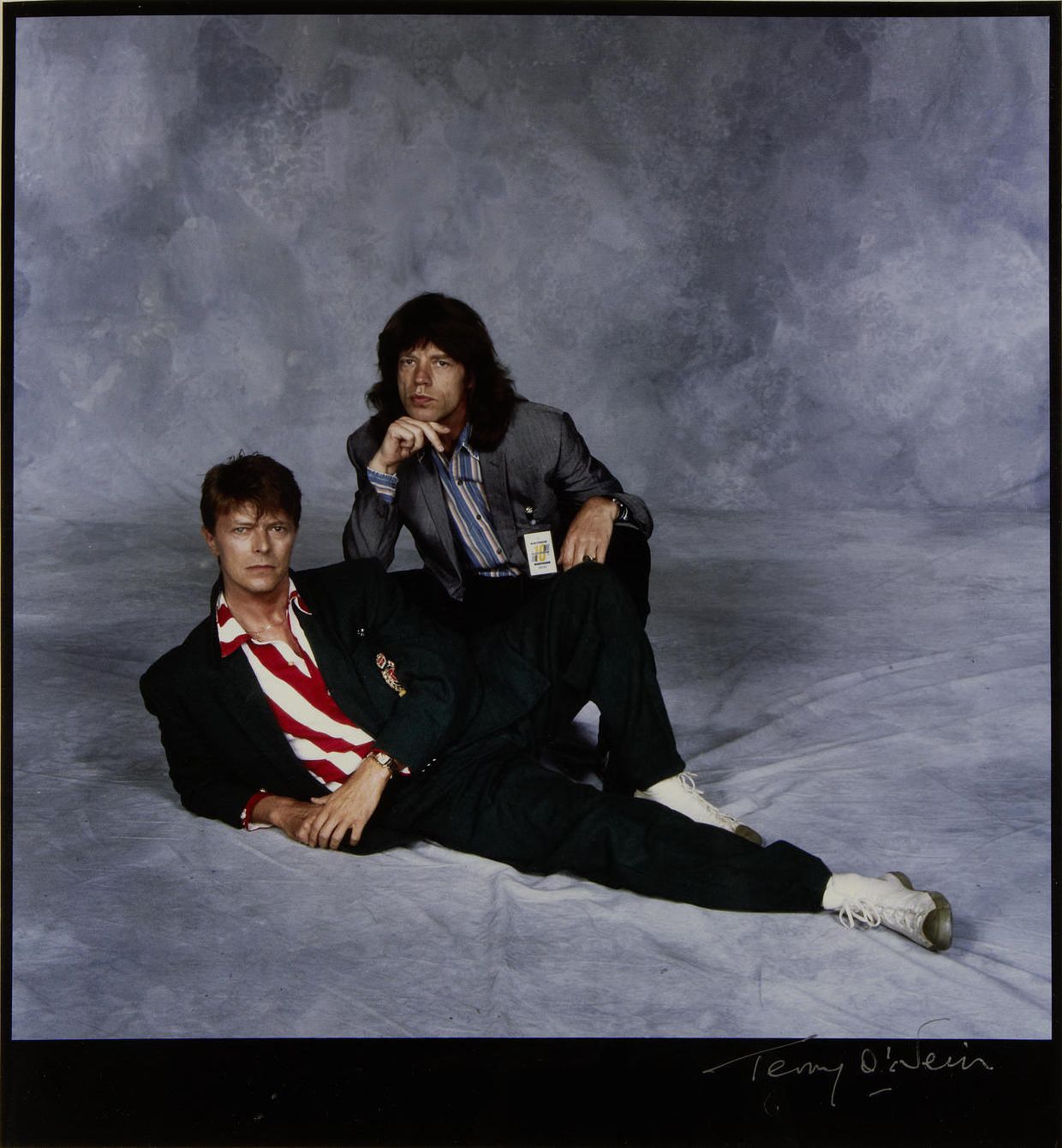 1986: Mick Jagger-el pózol a kamerának. Az ingje ismerõs lehet 74-bõl!