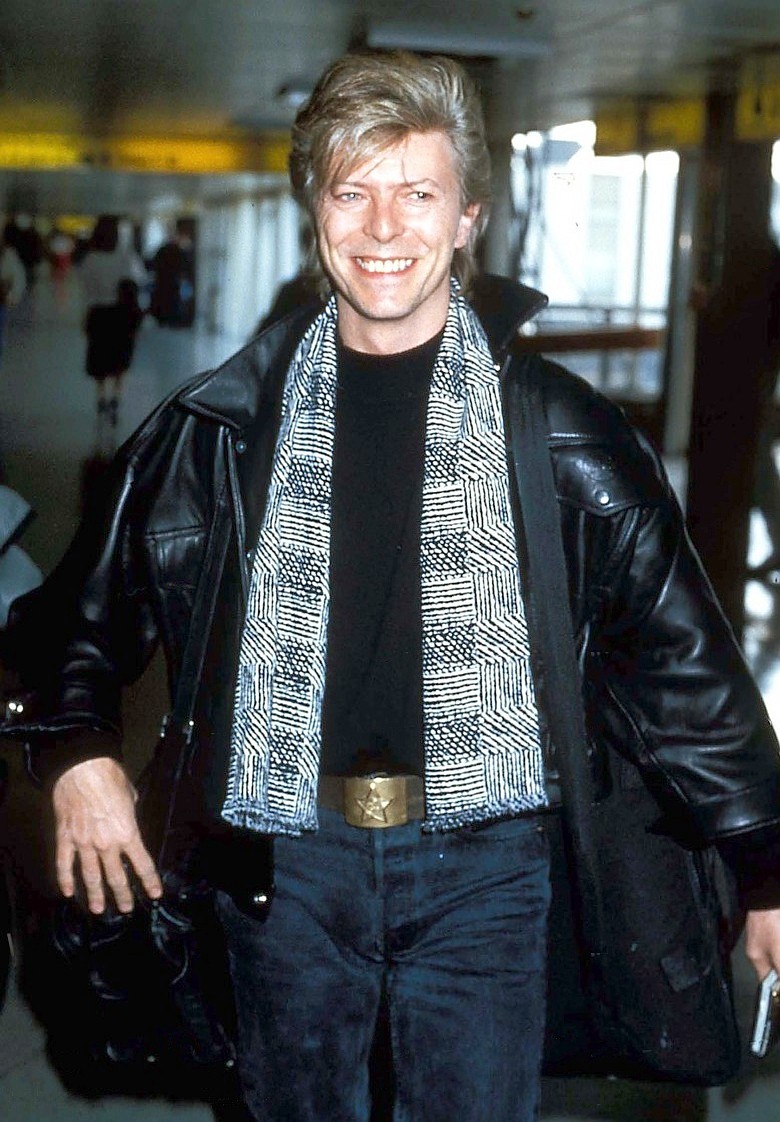 1987: Amikor megszülettem, akkor Bowie ereje teljében vigyorgott feketében.
