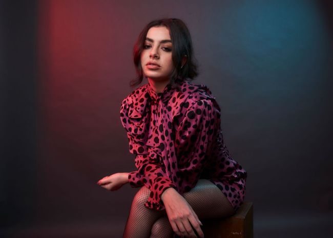 charli-xcx-at-the-music-is-universal-lounge-in-los-angeles-02-10-2017_2.jpg