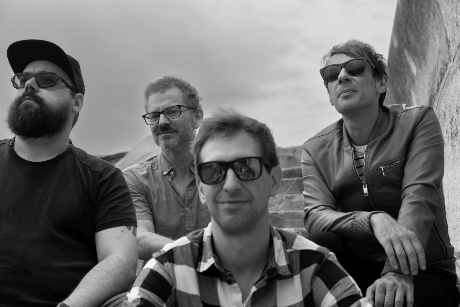 Így játszik Illést a magyar indie szupergroup Itt a Ne gondold a