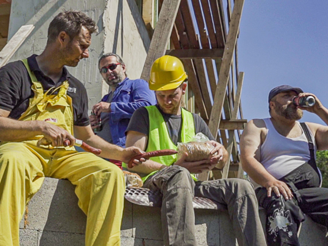 "Építeni a legoldszkúlabb" - Dalpremier és klippremier! Mangani 808: Anyagot