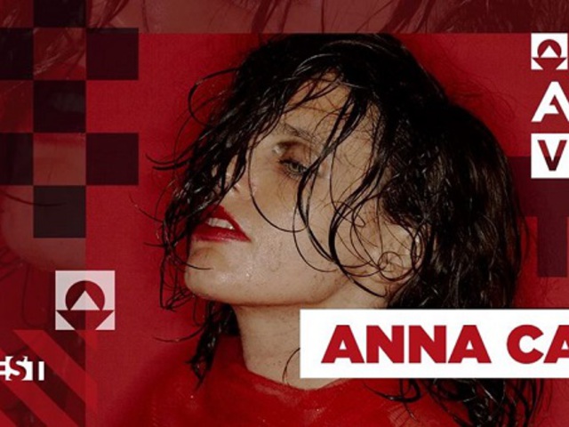 Ma este Anna Calvi az A38 Hajón!