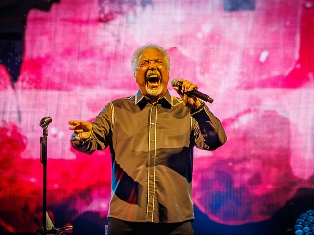 Nyáron Tom Jones-koncert lesz az MVM Dome-ban