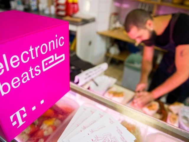 Hentes, szintis, varrógépek és koktélok. Járd végig a Budapest SPOTS legizgalmasabb helyeit a Telekom Electronic Beats Festival ideje alatt!