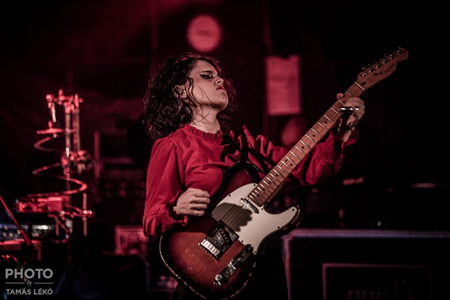 anna_calvi_8102_650.jpg