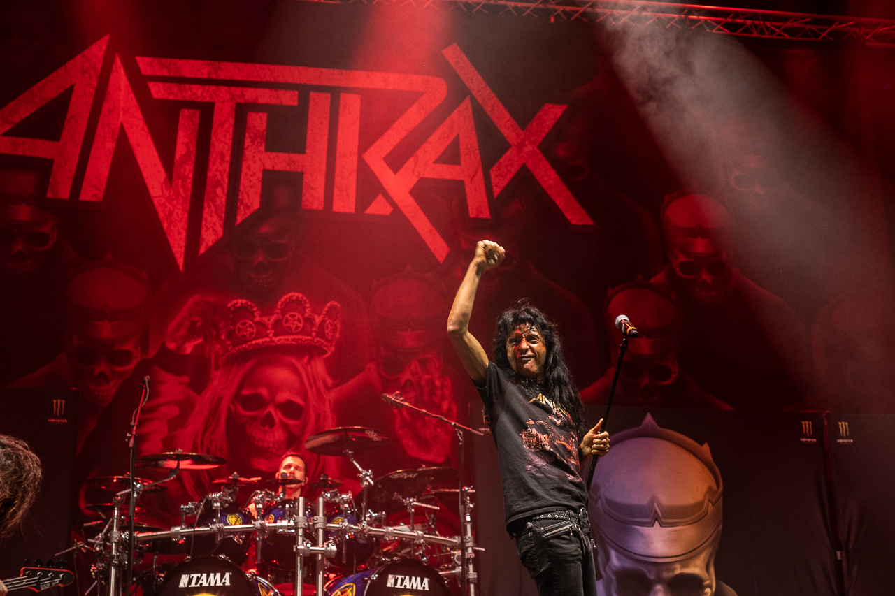 anthrax-06_11_19_bp_xt39337.jpg