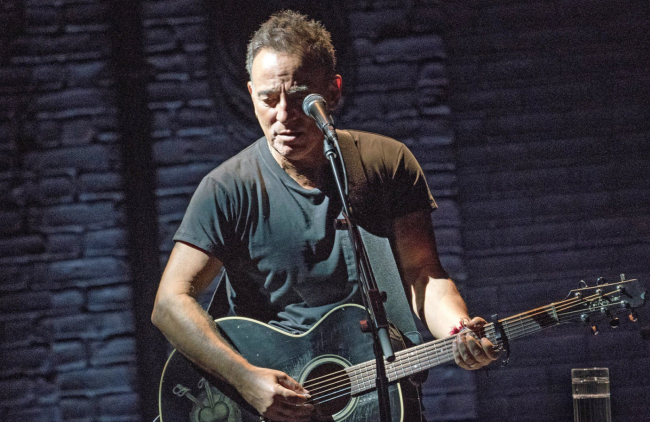 bruce-springsteen-on-broadway-photo-by-rob-demartin.png