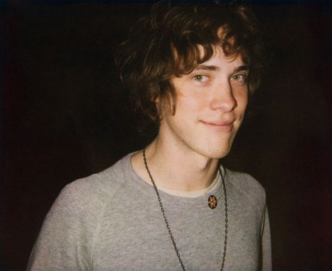 andrew_vanwyngarden_mgmt01_website_image_ytnv_wuxga.jpg