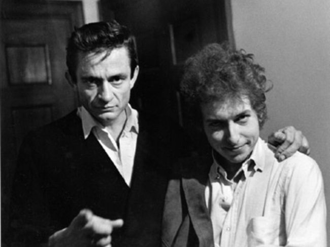 cash--dylan---em-1969-bob-dylan-e-johnny-cash-eram-vizinhos-de-estudio-o-autor-de-blowin-in-the-wind-estava-gravando-o-album-nashville-skyline-em-que-se-aproximava.jpg