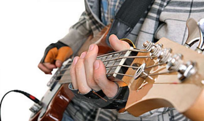 hands-rock-musician-16335717.jpg