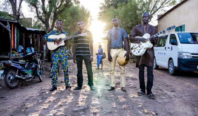 songhoy_bluespress_shot_large.jpg