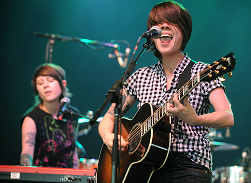 tegan_sara_3 bonnaroo.jpg