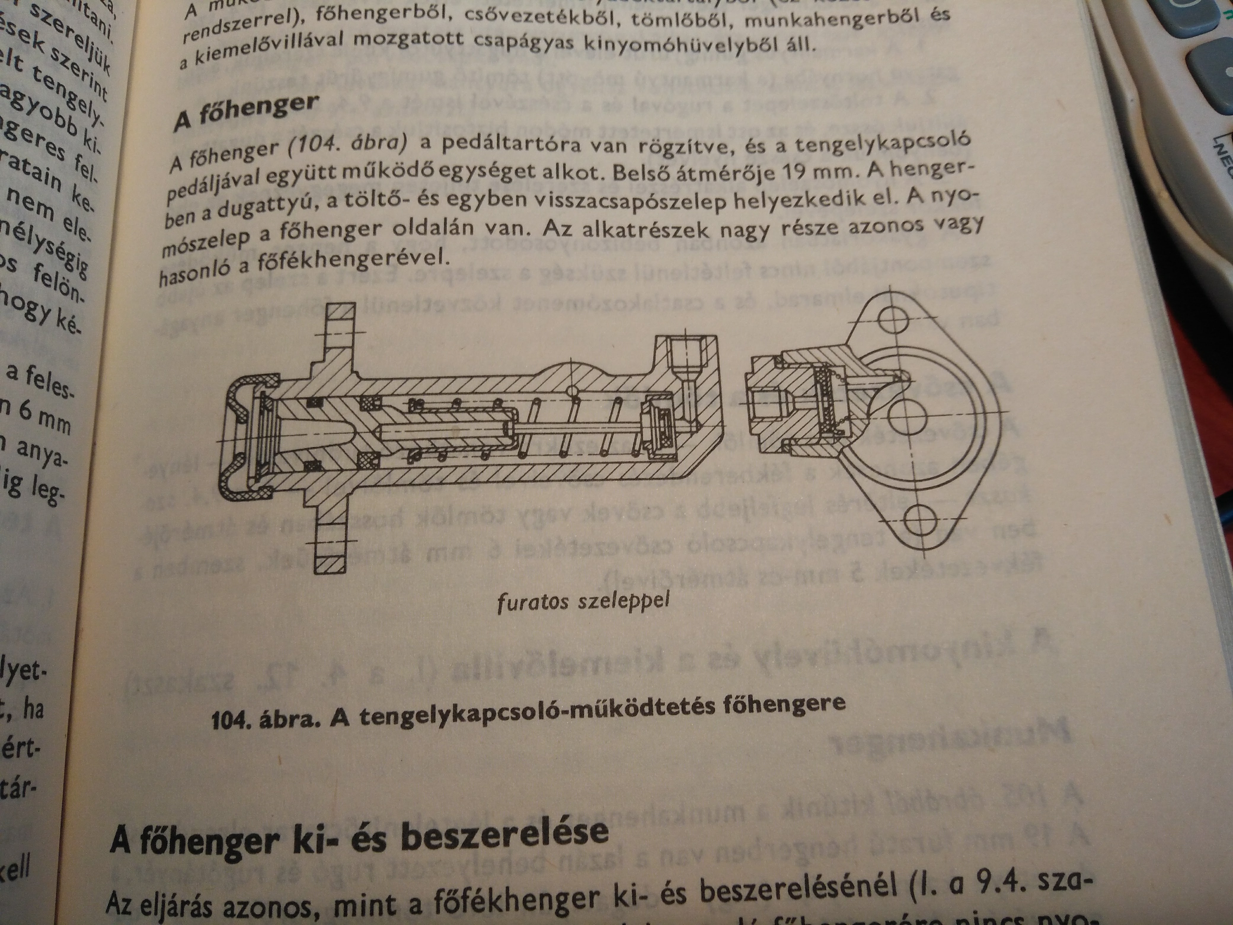 A rakoncátlan kuplung főhenger metszeti képe a szervízkönyvben