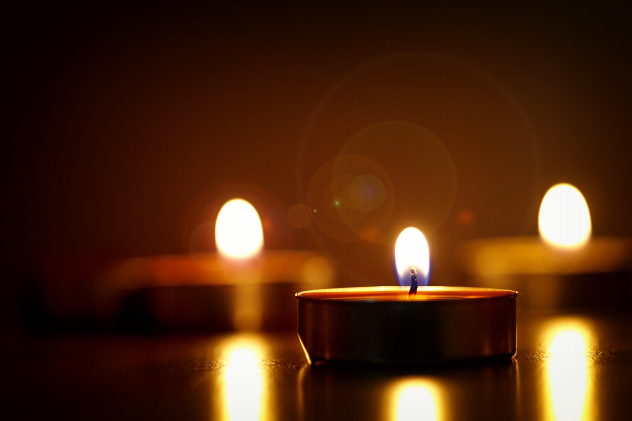close-up-photography-of-lighted-candles-722653.jpg