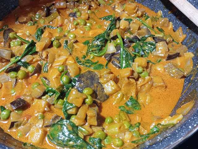 Padlizsán curry