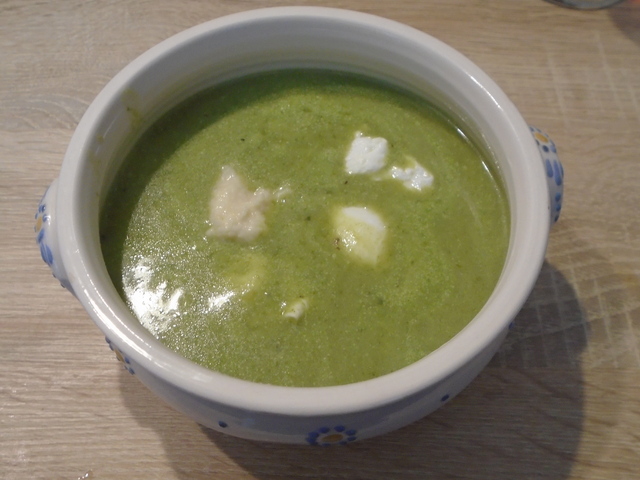 Retek zöldje leves buggyantott tojással 6 adag.