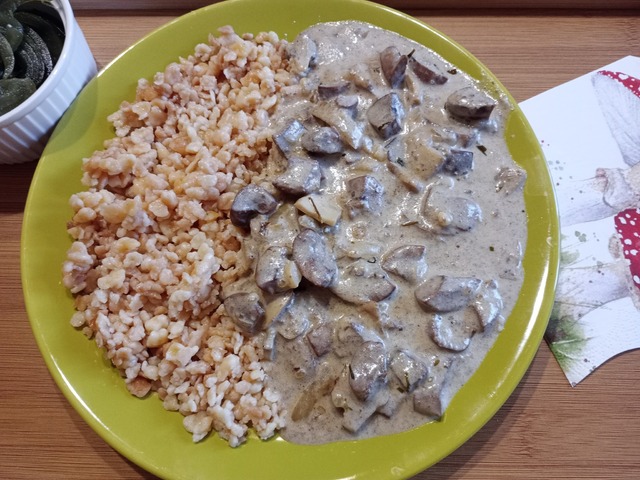 Tárkonyos mustáros vesetokány gombával