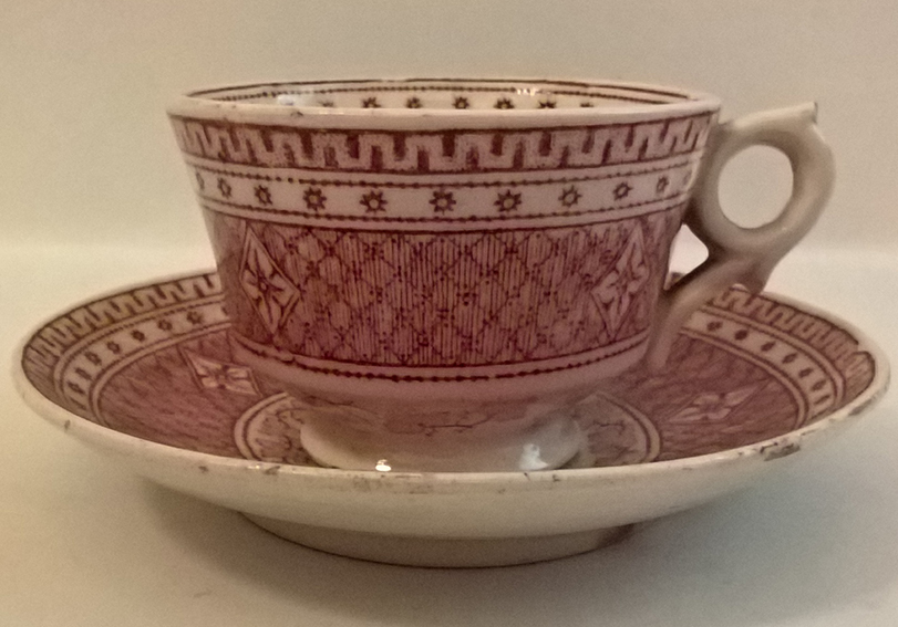 Herendi porcelán teáscsésze és csészealj a Fischer-korszakból. Jelzett. Tételszám: 1157. (Fotó: Portobello.)