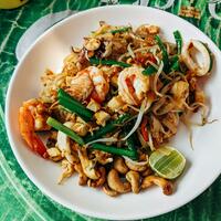 KÖNNYŰ ÉS KÜLÖNLEGES: MOGYORÓS PAD THAI